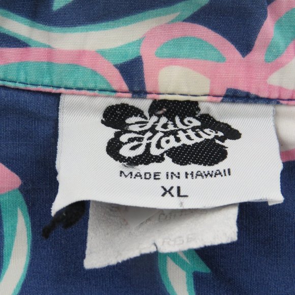 Vintatge Hawaiian Shirt - Pink and Blue Sailboats by Hilo Hattie - Men's XL - Picture 10 of 11